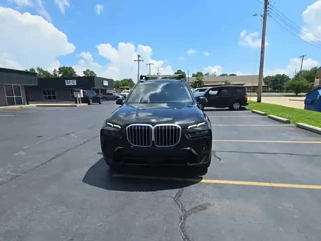 BMW X7 SPORTS ACTIVITY VEHICLE 2023