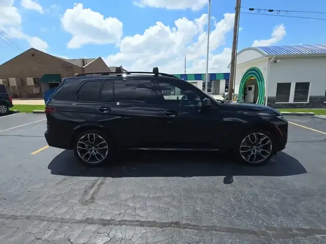 BMW X7 SPORTS ACTIVITY VEHICLE 2023