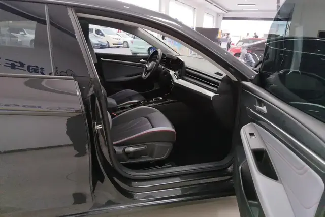 VOLKSWAGEN LAMANDO L HOT EDITION 2022