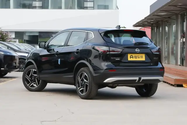 NISSAN QASHQAI 2025