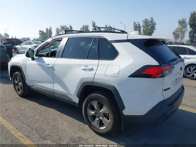 TOYOTA RAV4 XLE 2022