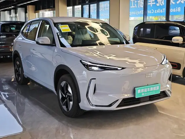 GEELY E5 STARTER EDITION ПРЕКРАСНЫЙ НАБОР НЕОБХОДИМЫХ ОПЦИЙ ДЛЯ УВЕРЕННОГО УПРАВЛЕНИЯ 2026