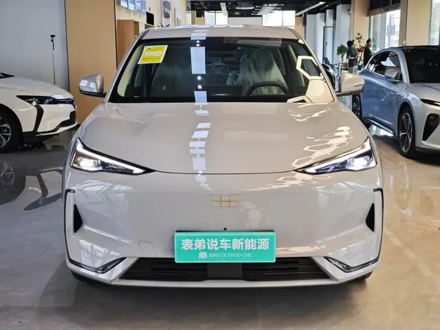 GEELY E5 STARTER EDITION ПРЕКРАСНЫЙ НАБОР НЕОБХОДИМЫХ ОПЦИЙ ДЛЯ УВЕРЕННОГО УПРАВЛЕНИЯ 2026