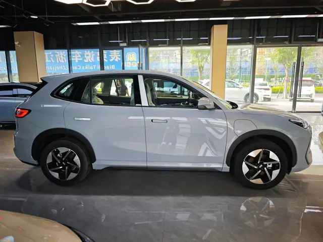 GEELY E5 STARTER EDITION ПРЕКРАСНЫЙ НАБОР НЕОБХОДИМЫХ ОПЦИЙ ДЛЯ УВЕРЕННОГО УПРАВЛЕНИЯ 2026