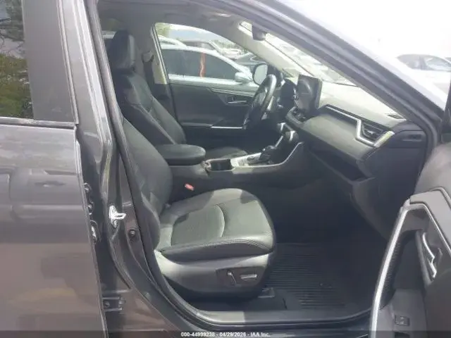 TOYOTA RAV4 LIMITED АБСОЛЮТНЫЙ ТОП КОЖАНЫЙ САЛОН ПРЕМИАЛЬНАЯ МУЗЫКА ВЕНТИЛЯЦИЯ СИДЕНИЙ ПРОДВИНУТЫЕ АССИСТЕНТЫ ВО 2023
