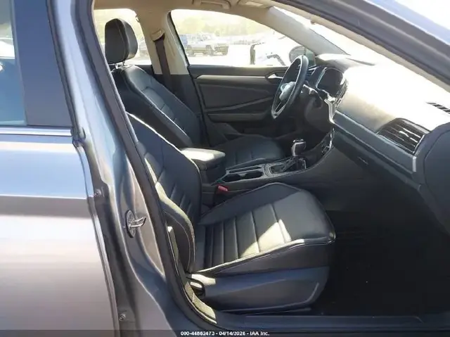 VOLKSWAGEN JETTA SE 2024