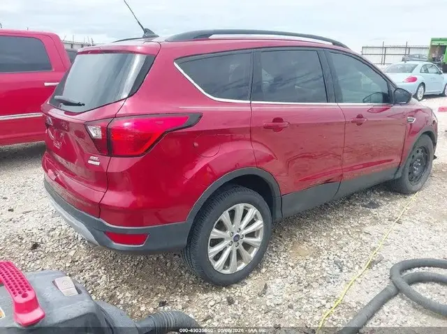 FORD ESCAPE SEL 2019