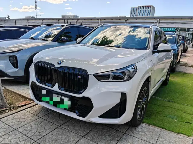 BMW IX1 2025