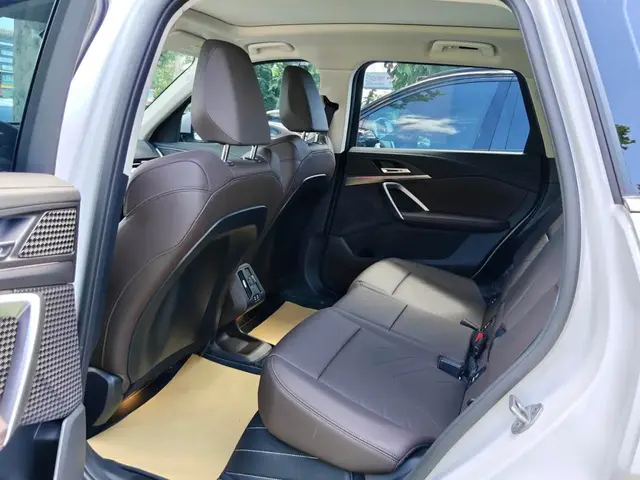BMW IX1 2025