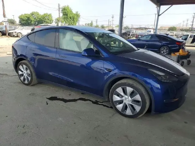 TESLA MODEL Y 2024