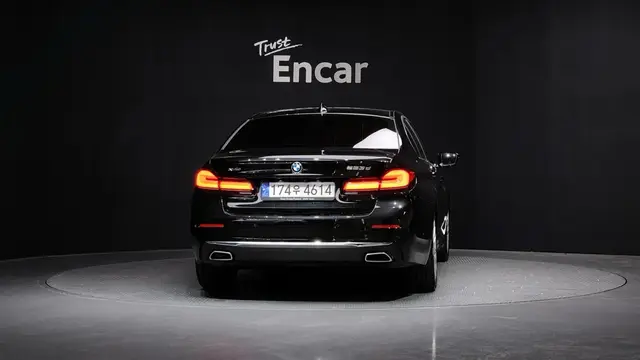 BMW 5 SERIES LUXURY LINE (ПРЕМИАЛЬНЫЕ МАТЕРИАЛЫ МАКСИМУМ ОПЦИЙ) 2022
