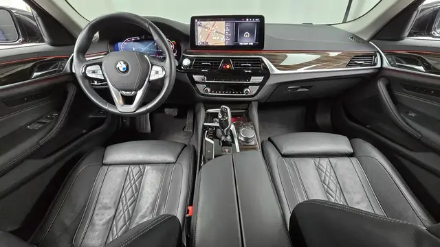 BMW 5 SERIES LUXURY LINE (ПРЕМИАЛЬНЫЕ МАТЕРИАЛЫ МАКСИМУМ ОПЦИЙ) 2022