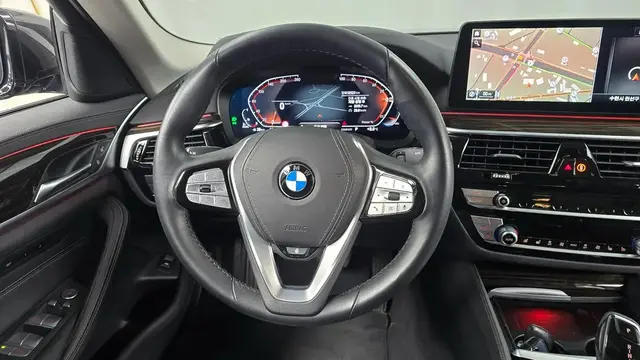 BMW 5 SERIES LUXURY LINE (ПРЕМИАЛЬНЫЕ МАТЕРИАЛЫ МАКСИМУМ ОПЦИЙ) 2022