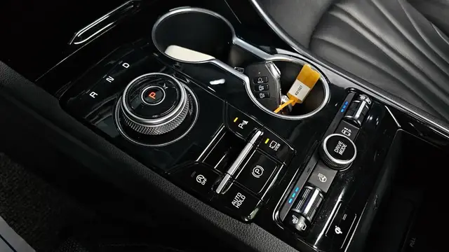 KIA K5 ТОПОВАЯ ВЕРСИЯ ВКЛЮЧАЮЩАЯ ВСЕ ДОСТУПНЫЕ ОПЦИИ КОМФОРТА 2023