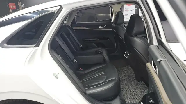KIA K5 ТОПОВАЯ ВЕРСИЯ ВКЛЮЧАЮЩАЯ ВСЕ ДОСТУПНЫЕ ОПЦИИ КОМФОРТА 2023