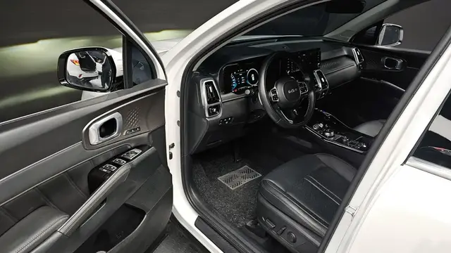 KIA SORENTO NOBLESSE ЭТО ЗОЛОТАЯ СЕРЕДИНА (БОГАТАЯ ПРЕДТОПОВАЯ ВЕРСИЯ) 2023