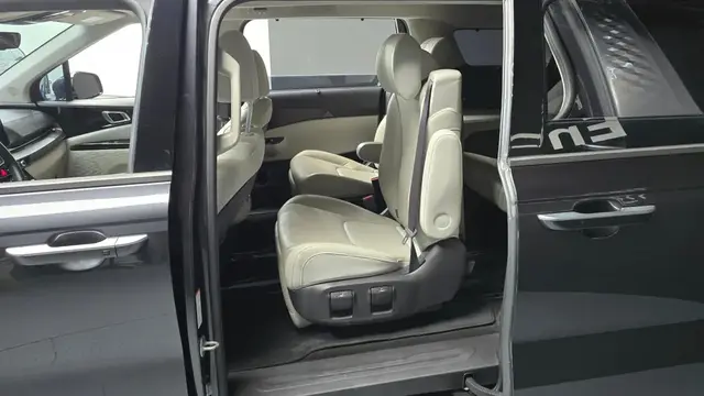 KIA CARNIVAL NOBLESSE 2023
