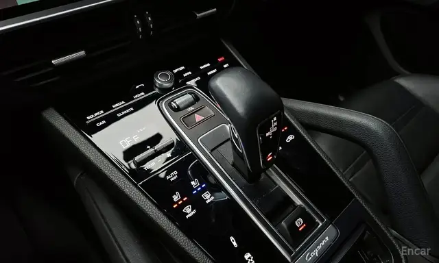 PORSCHE CAYENNE COUPE 2023