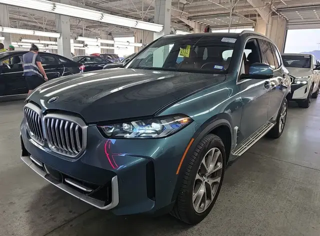 BMW X5 НЕВЕРОЯТНЫЙ ИЗУМРУДНО-СИНЕ-ЗЕЛЕНЫЙ КУЗОВ В СОЧЕТАНИИ СО СВЕТЛЫМ ХРОМОМ И ЗАВОДСКИМИ ПОДНОЖКАМИ 2024