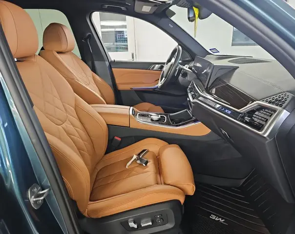 BMW X5 НЕВЕРОЯТНЫЙ ИЗУМРУДНО-СИНЕ-ЗЕЛЕНЫЙ КУЗОВ В СОЧЕТАНИИ СО СВЕТЛЫМ ХРОМОМ И ЗАВОДСКИМИ ПОДНОЖКАМИ 2024