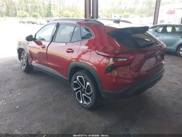 CHEVROLET TRAX 2RS (СТИЛЬНЫЙ ТЕМНЫЙ САЛОН АГРЕССИВНЫЙ ОБВЕС СПОРТИВНЫЕ ЭЛЕМЕНТЫ) 2024