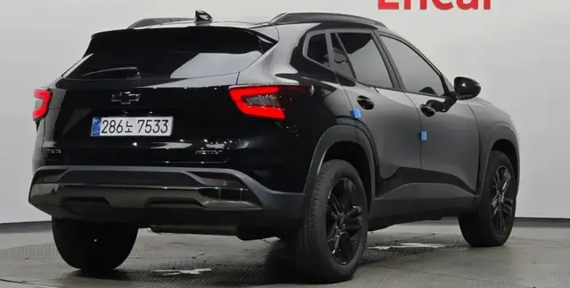 CHEVROLET TRAX CROSSOVER ACTIV (ЧЕРНЫЙ ГЛЯНЕЦ АГРЕССИВНЫЙ ВНЕДОРОЖНЫЙ ОБВЕС ТЕМНЫЕ ДИСКИ) 2023