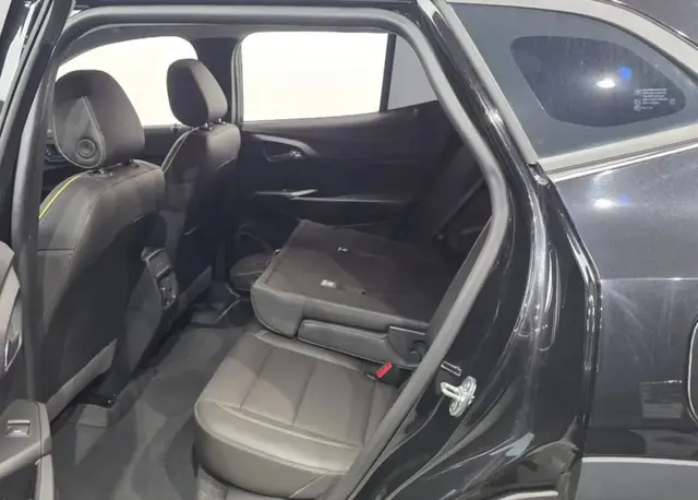 CHEVROLET TRAX CROSSOVER ACTIV (ЧЕРНЫЙ ГЛЯНЕЦ АГРЕССИВНЫЙ ВНЕДОРОЖНЫЙ ОБВЕС ТЕМНЫЕ ДИСКИ) 2023