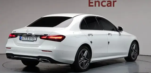 MERCEDES-BENZ E-CLASS AMG LINE 2023