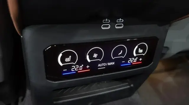 BMW 5 SERIES ЭФФЕКТНЫЙ КОЖАНЫЙ САЛОН ЦВЕТА ТЕРРАКОТА 2023