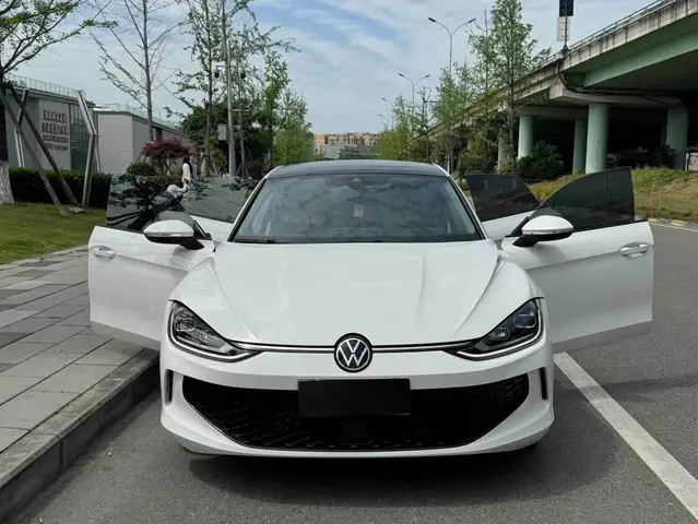 VOLKSWAGEN LAMANDO L FLAGSHIP EDITION 2023