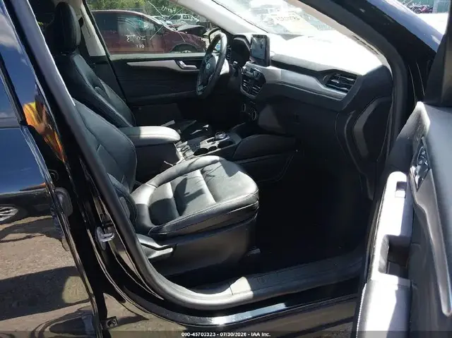 FORD ESCAPE SEL 2022