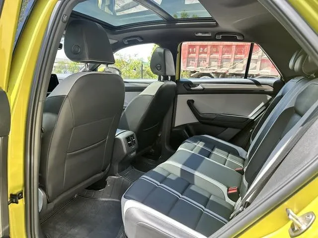 VOLKSWAGEN T-ROC 2023