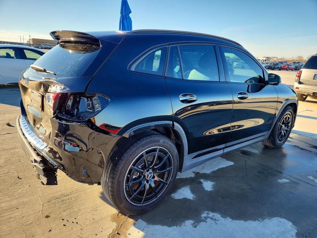 MERCEDES-BENZ GLA 35 AMG 2023