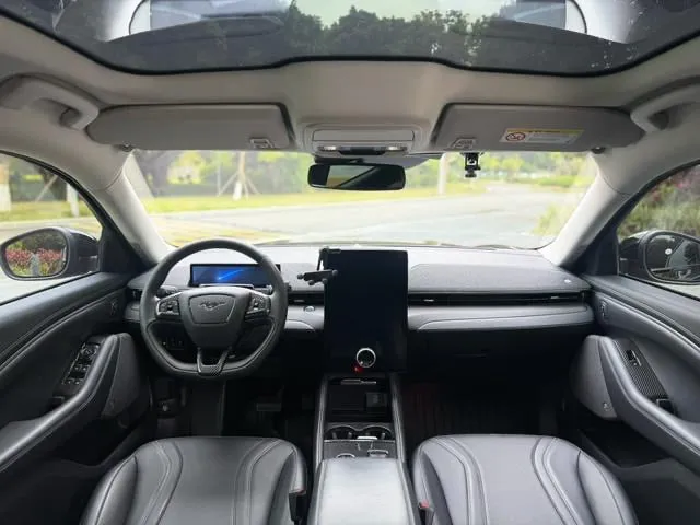 FORD E300 RWD LUXURY EDITION 2021