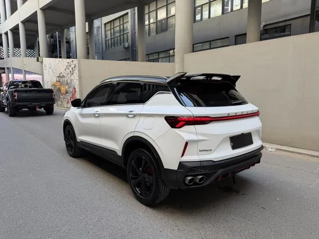 GEELY COOLRAY ПАНОРАМНЫЙ ЛЮК 2023