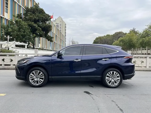 TOYOTA HARRIER 2022