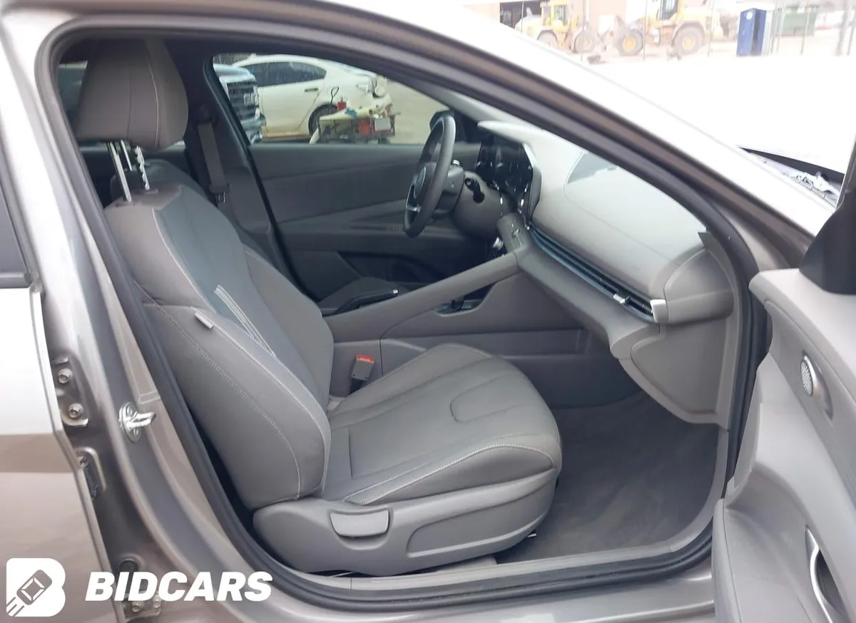 HYUNDAI ELANTRA SEL 2024