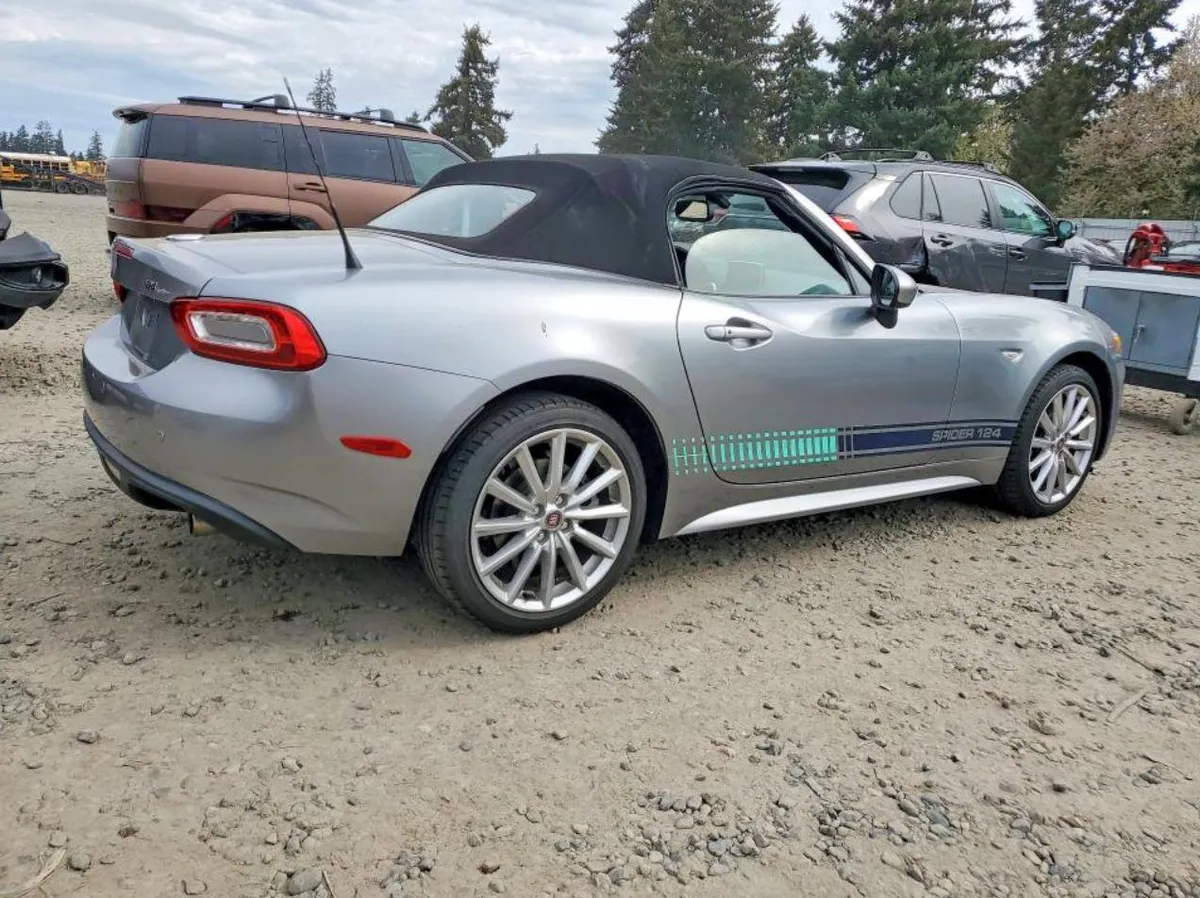FIAT 124 SPIDER LUSSO 2016