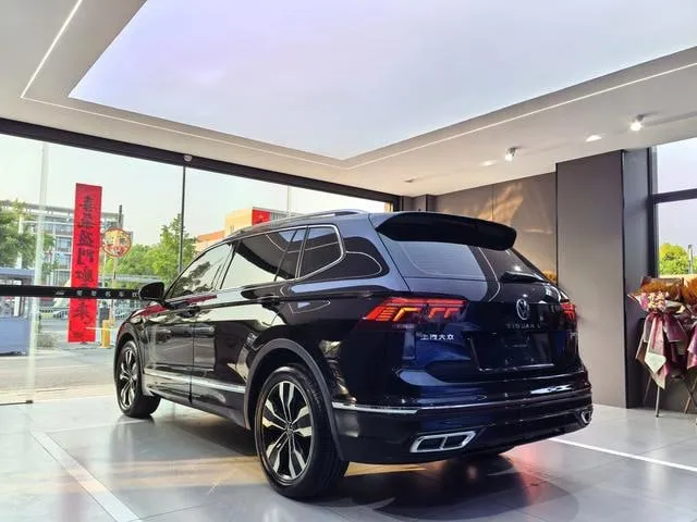 VOLKSWAGEN TIGUAN L R-LINE PREMIUM 2022