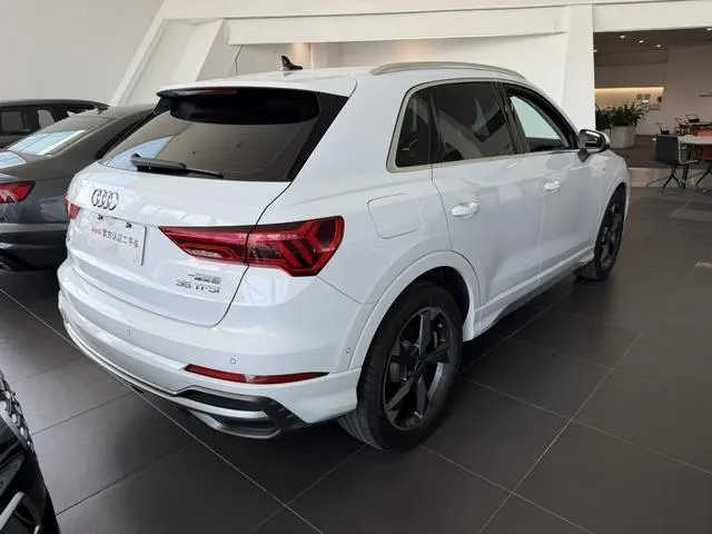 AUDI Q3 2021