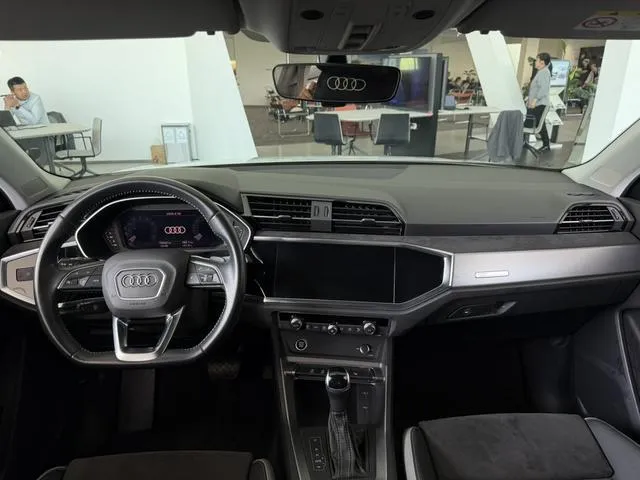 AUDI Q3 2021
