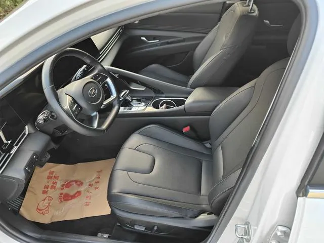 HYUNDAI ELANTRA PREMIUM 2021