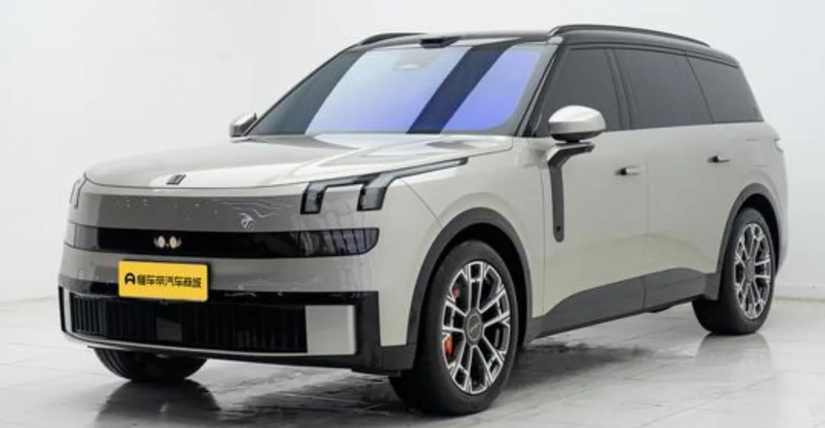 LYNK & CO 900 2025