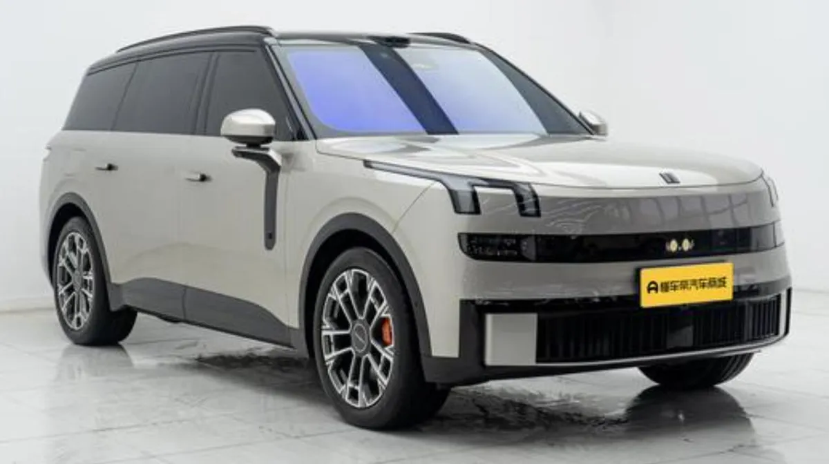 LYNK & CO 900 2025
