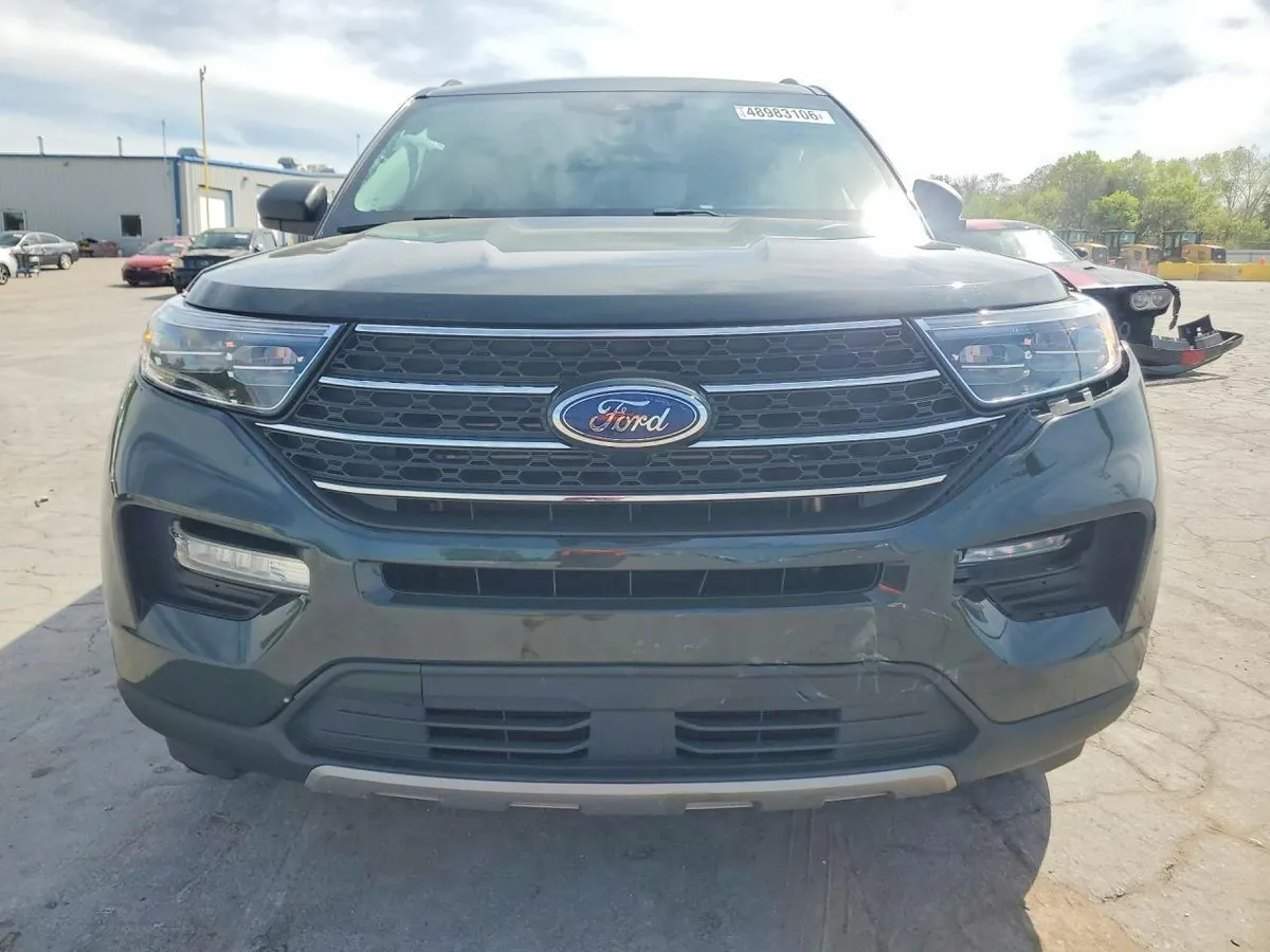 FORD EXPLORER XLT 2023