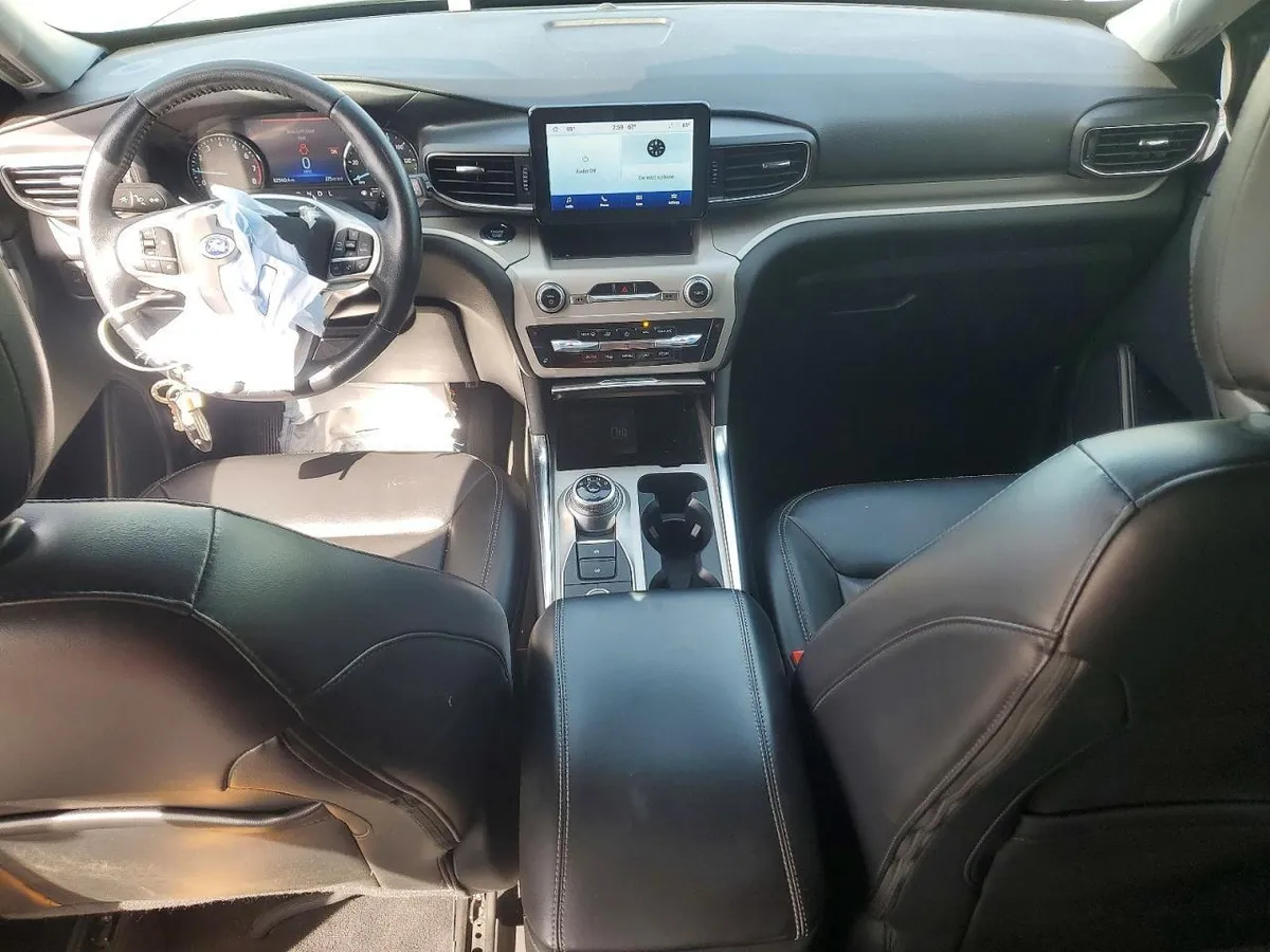 FORD EXPLORER XLT 2023