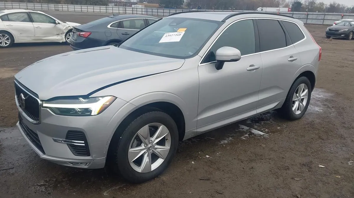 VOLVO XC60 MOMENTUM 2023