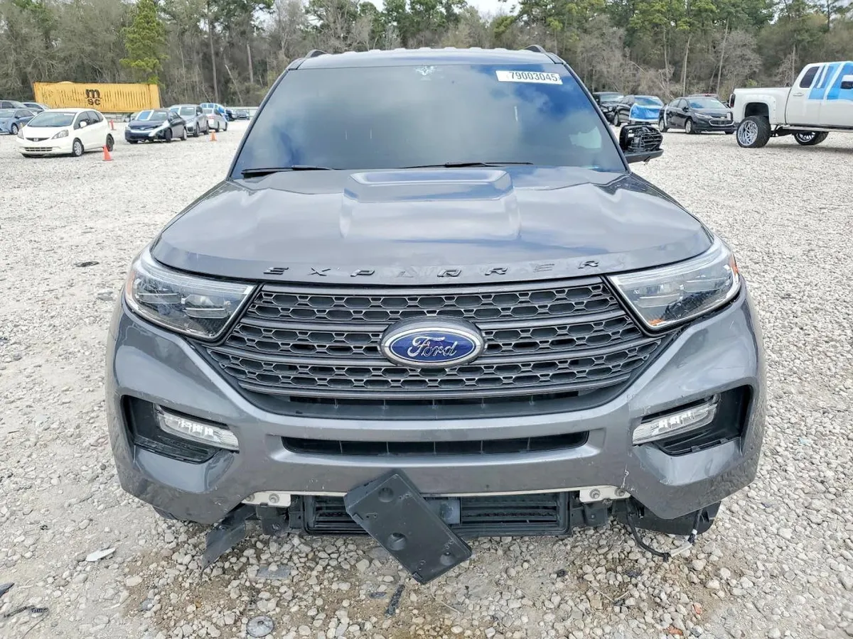 FORD EXPLORER XLT 2023