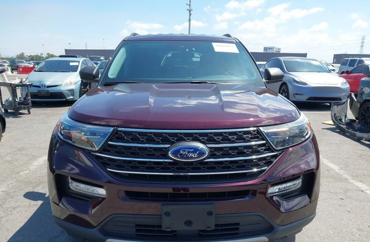 FORD EXPLORER XLT 2023