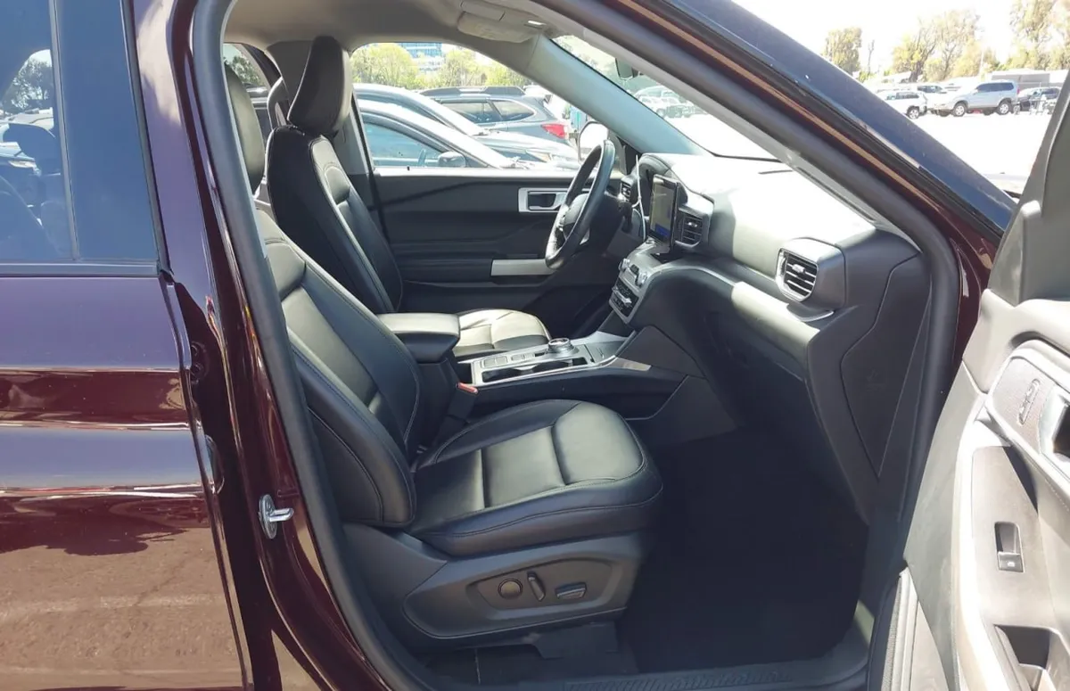 FORD EXPLORER XLT 2023